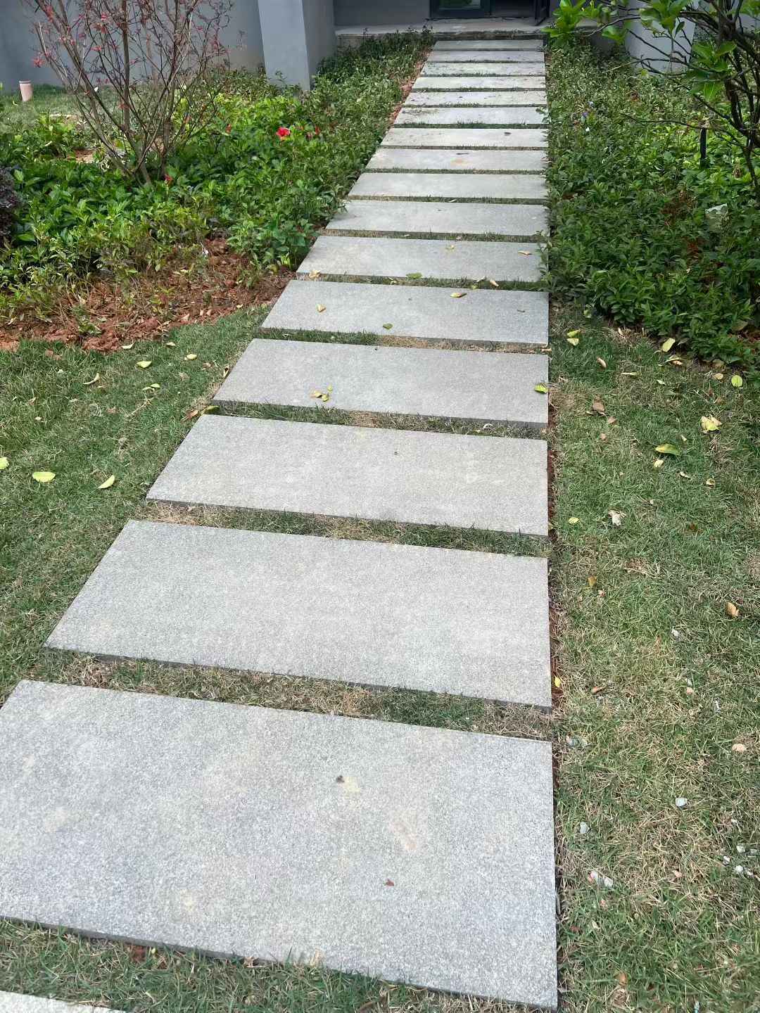 天水 芝麻黑小区踏步、汀步石铺装效果