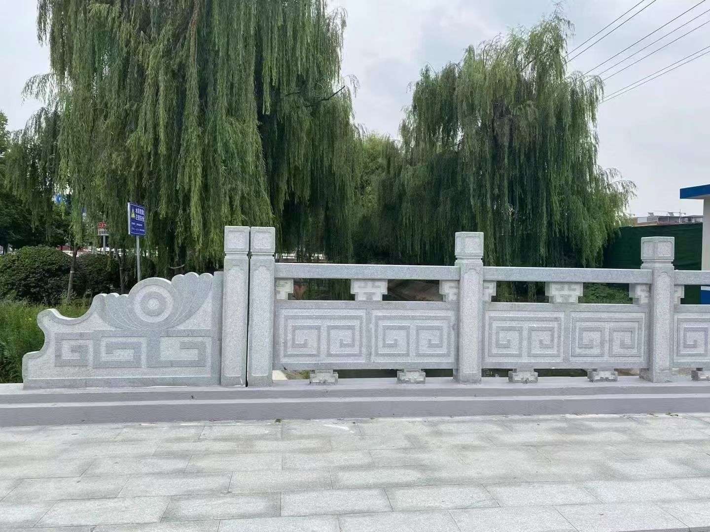天水 芝麻灰桥栏杆、河道栏杆安装效果